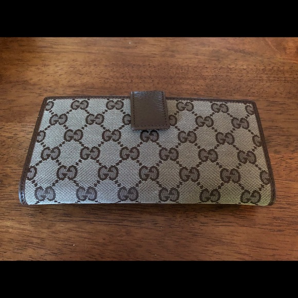 Gucci Handbags - Women’s Gucci wallet